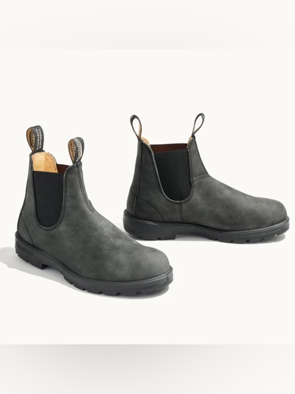 Blundstone WOMEN'S CLASSICS #587. Chelsea Boots. Rustic Black Leather. Size 9